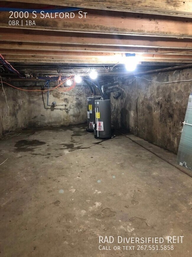 Building Photo - Perfect location for your business!!  Set ...