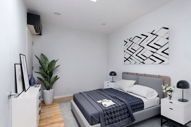 Building Photo - 37 Bridge St