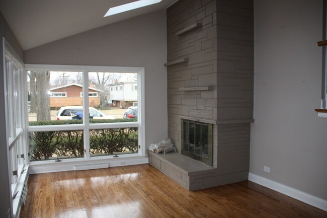 Building Photo - 402 E Atwater Ave
