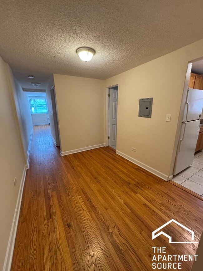 Building Photo - 4044 N California Ave