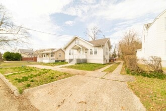 Building Photo - 426 W Peach St