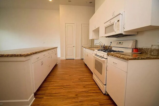 Building Photo - 318 N 15th St