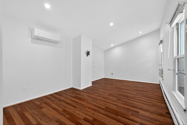 Foto del edificio - 104 McAdoo Ave