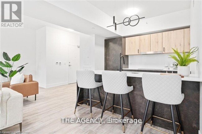 Building Photo - 2 Dundas St W