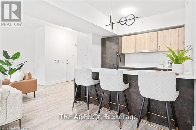 Photo du bâtiment - 2 Dundas St W