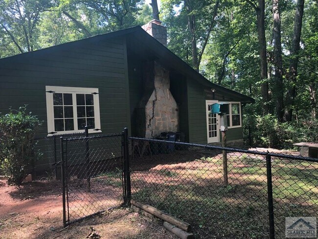 Building Photo - 2 Beech Haven Dr