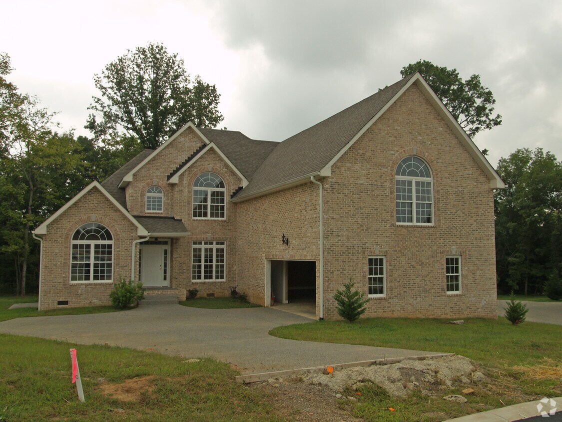 Primary Photo - 1003 Thorn Hill