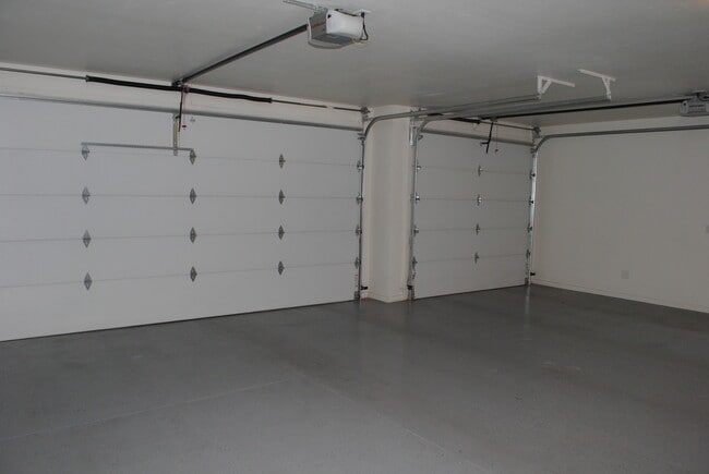 Building Photo - 454 Lewis St