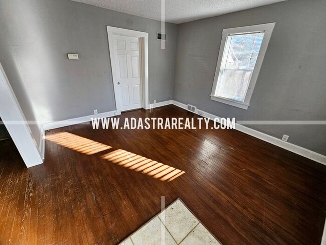 Building Photo - Charming 2 Bedroom Waldo Home-Available NOW!!