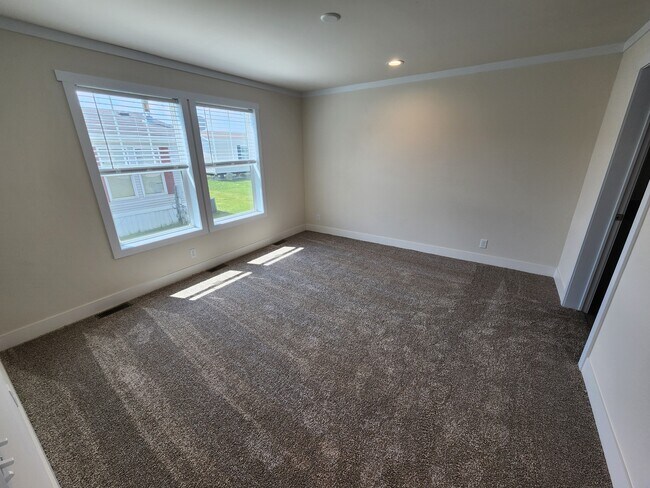 Building Photo - 498 Vermont