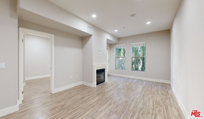 Foto del edificio - 6260 W 3rd St