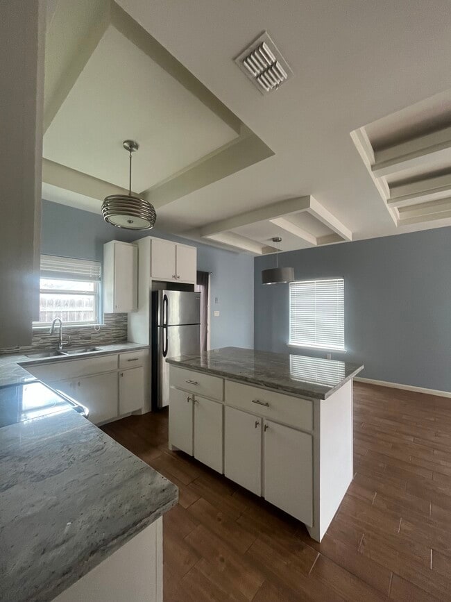Building Photo - 202 Fig Dr