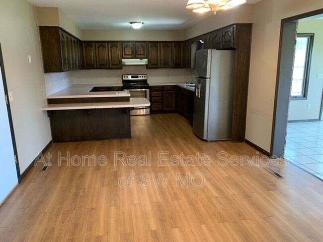 Building Photo - 1117 W Northwood Cir