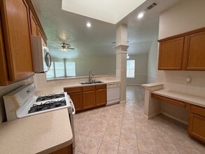 Building Photo - 6022 Mettler Ln