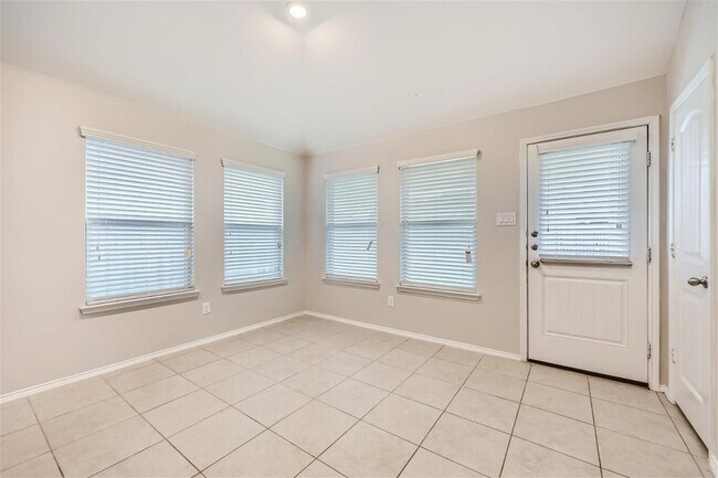 Foto del edificio - 14433 Serrano Ridge Rd