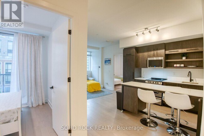 Building Photo - 560 Rideau St