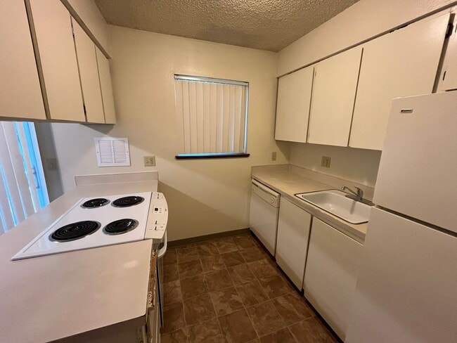 Foto del edificio - LOVELY DUPLEX HOME IN BEAUTIFUL SANDY, OR!!