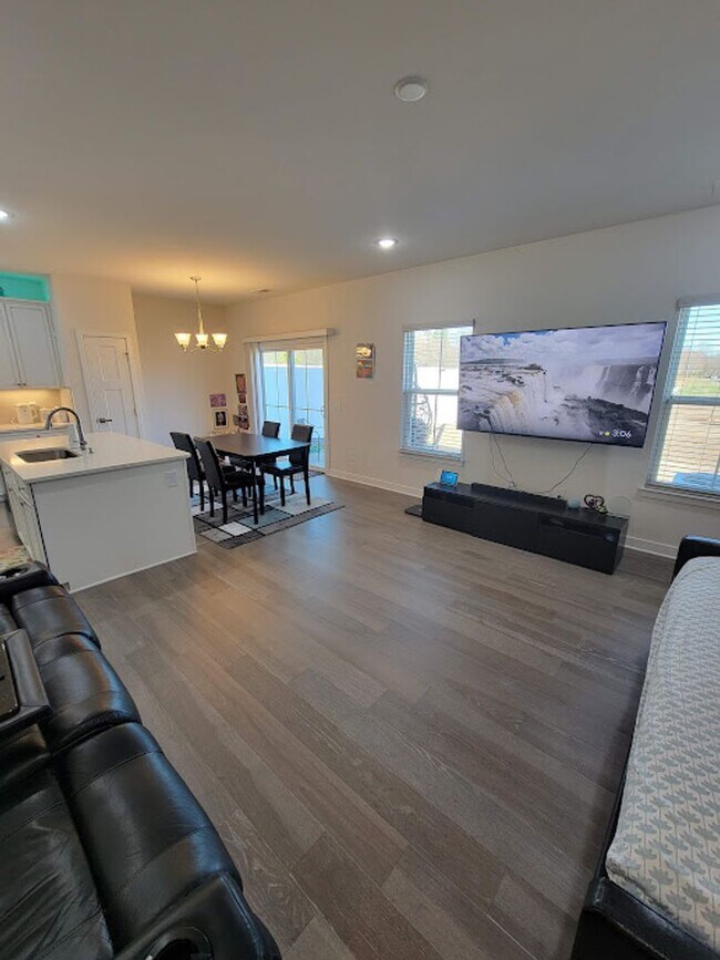 Foto del edificio - Cabarrus County Townhome 3BR/2.5BA Two Car Garage