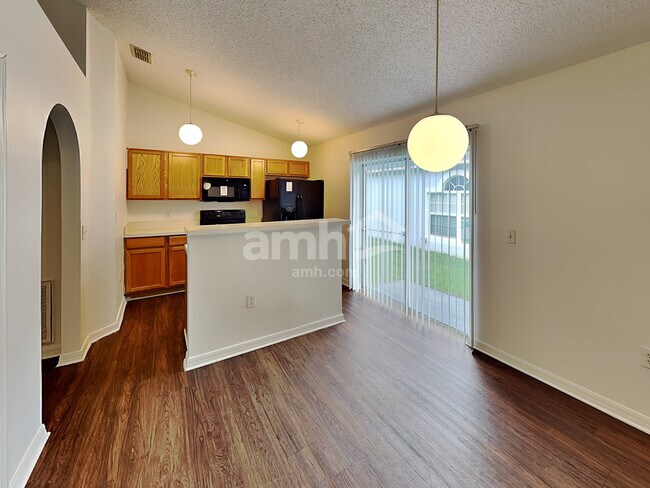 Foto del edificio - 6544 Gentle Oaks Dr S