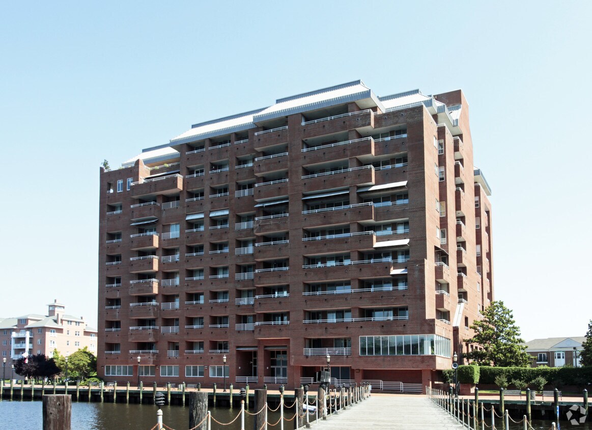 Harbor Place Apartments in Norfolk, VA