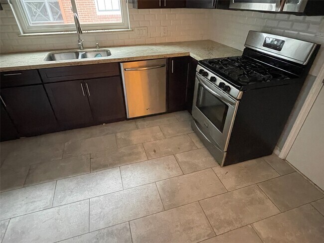 Foto del edificio - 6674 Sylvan Rd