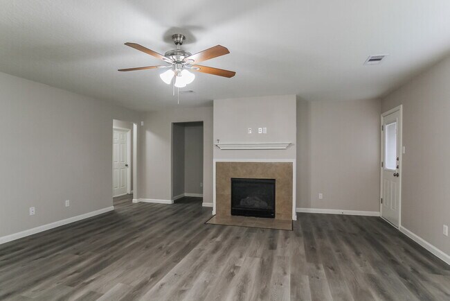 Foto del edificio - 4843 Fair Oak Dale Ln