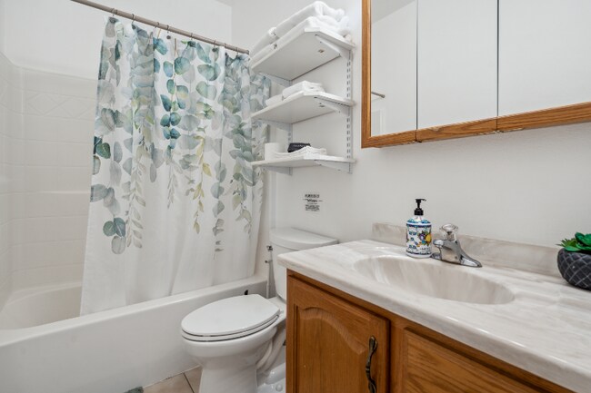 Foto del edificio - 228 Jensen Rd