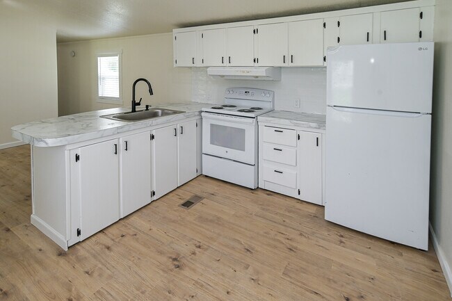 Building Photo - Small Joppa Trailer