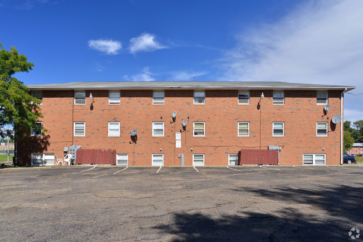 Building Photo - 2520 Roberts Ave NW