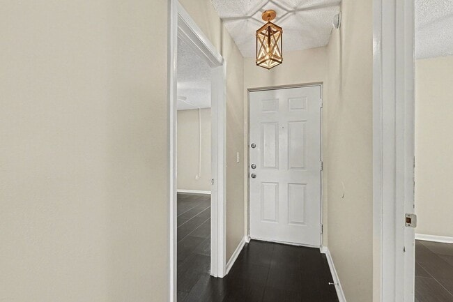 Building Photo - 1011 Clearmont St NE