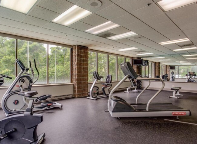 Foto del edificio - 6301 Stevenson Ave