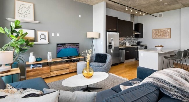 Photo - 140 W Roosevelt Rd (Chicago, IL) Apartment