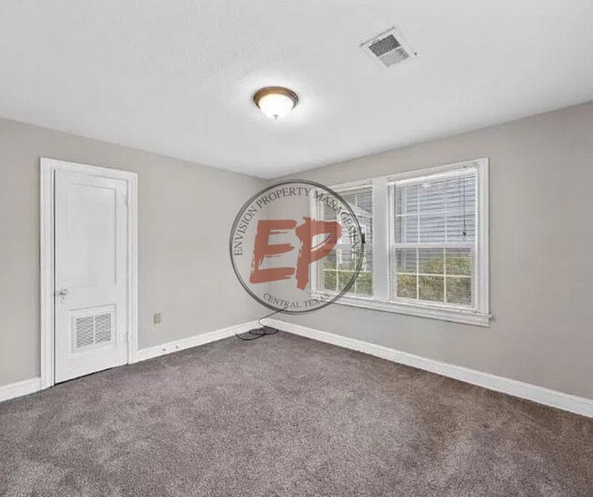 Foto del edificio - 213 N Oak Dr