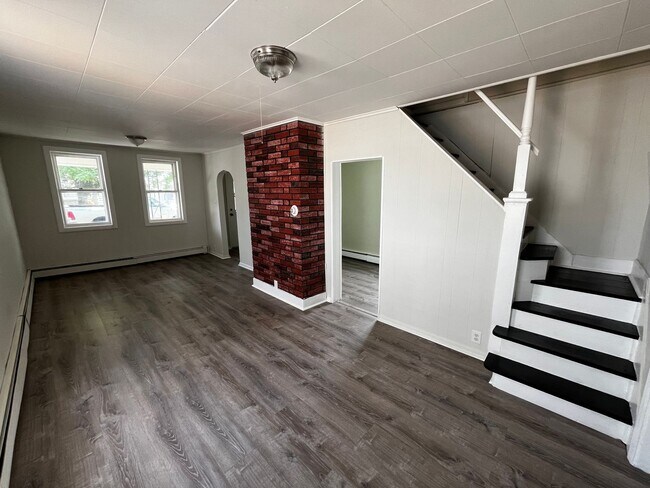 Building Photo - Cozy Single-Family - Inquiry Today!