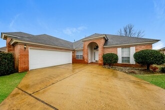 Building Photo - 2728 Fair Oaks Dr
