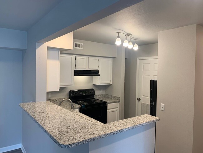 Kitchen - Creekside Clearing Apartments