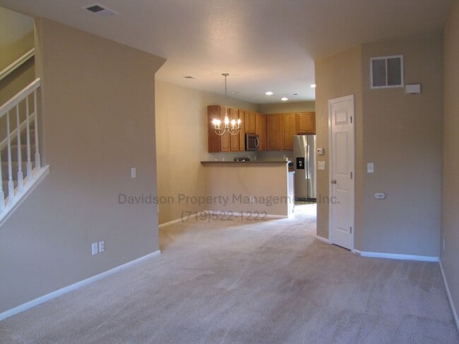 Foto del edificio - Beautiful 2 Bedroom Townhouse Near The Air...