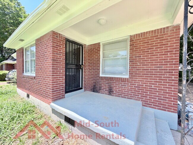 Building Photo - 3040 S Edgeware Rd