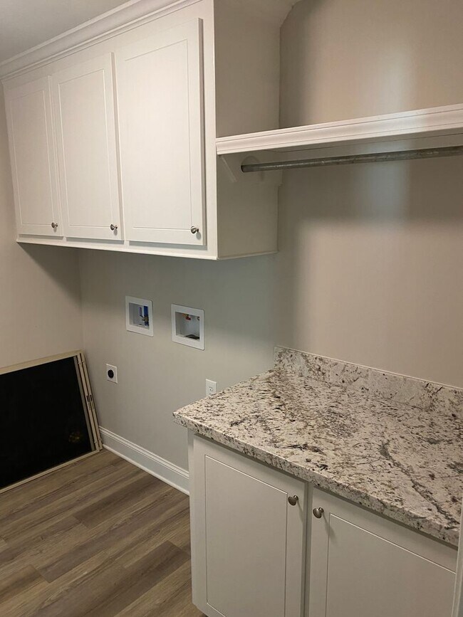 Photo - 607 Westfield Dr House