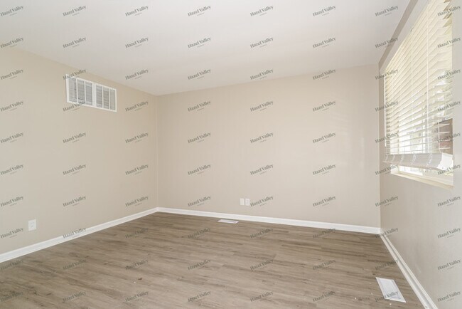 Foto del edificio - 1538 Redman Blvd