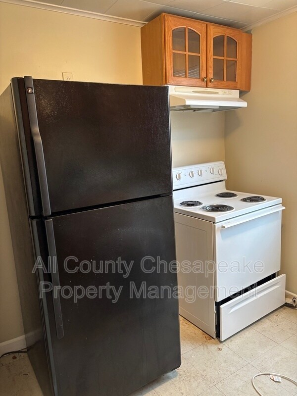 Building Photo - 633 Frederick Rd