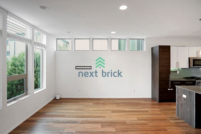 Building Photo - 3 BED & 2.5 BATH TOWNHOUSE FOR RENT