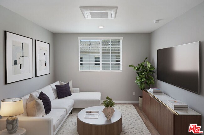 Foto del edificio - 4136 McFarlane Ave