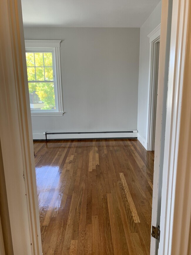 Building Photo - 439 Medford St