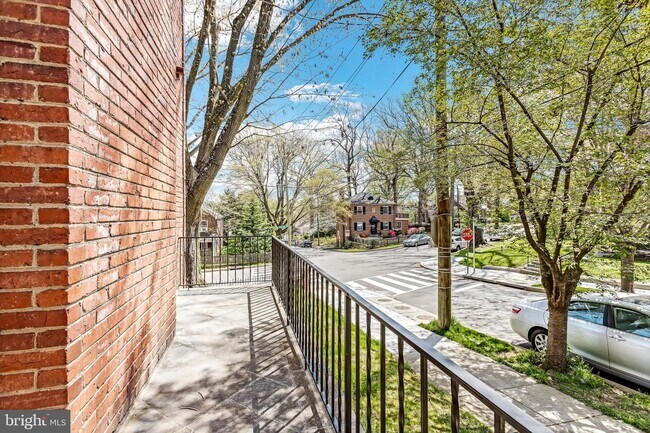 Foto del edificio - 5336 Chevy Chase Pkwy NW