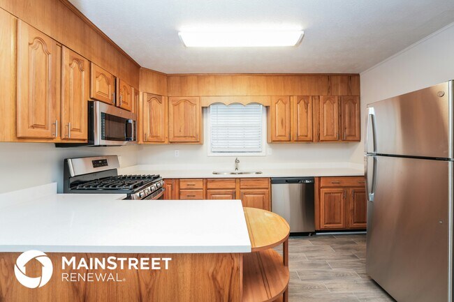 Building Photo - 2236 Kings Forest Dr SE