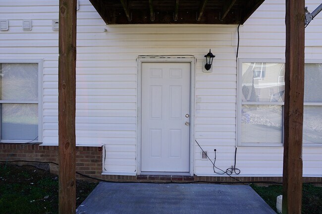 Building Photo - 939 Giles Rd