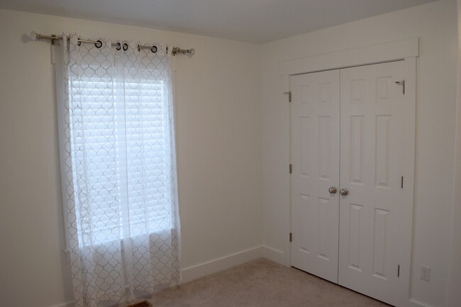 Building Photo - 266 S 1150 W