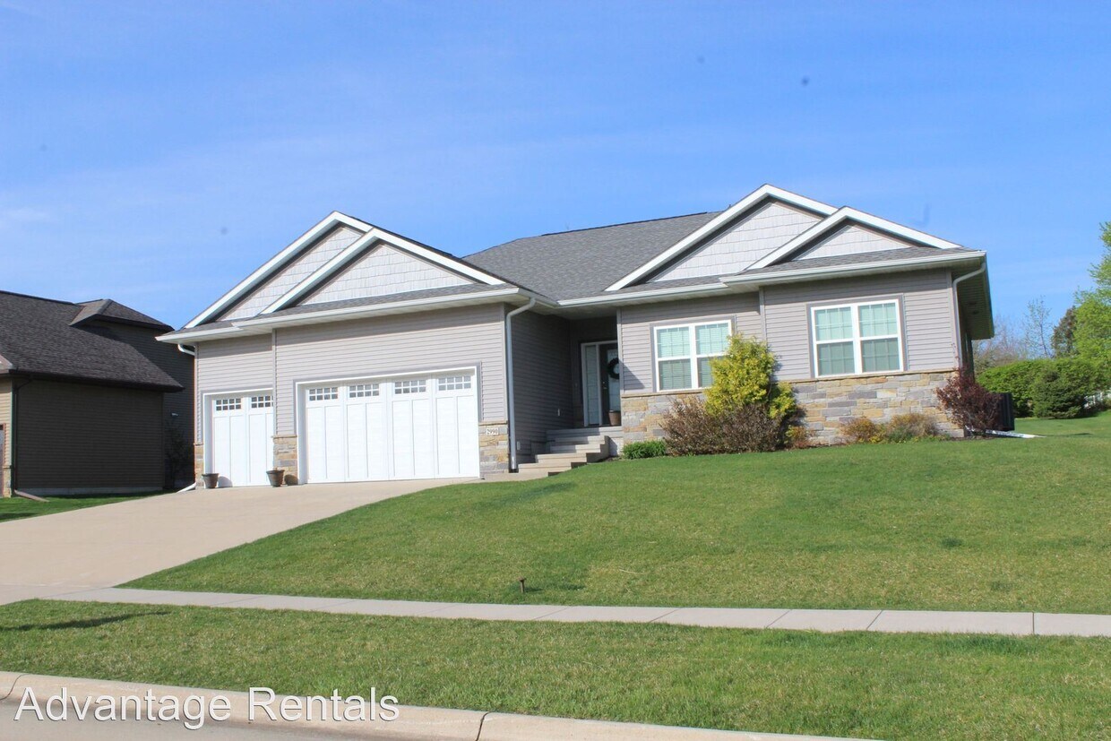 Foto principal - 5 br, 3 bath House - 2990 High Bluff Drive