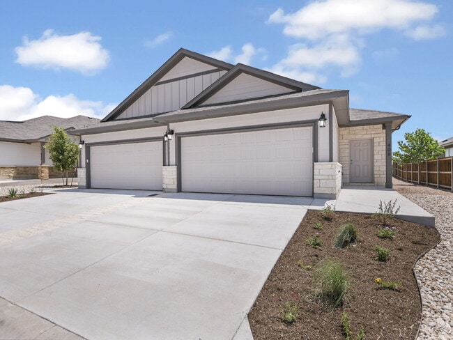 Building Photo - "Charming 3-Bedroom Townhouse Oasis in Georgetown with 2 Full Baths - Spacious 1,475 Sq Ft!"